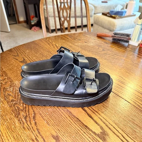 Madden Gurl Platform Buckle Sandal - Picture 7 of 7